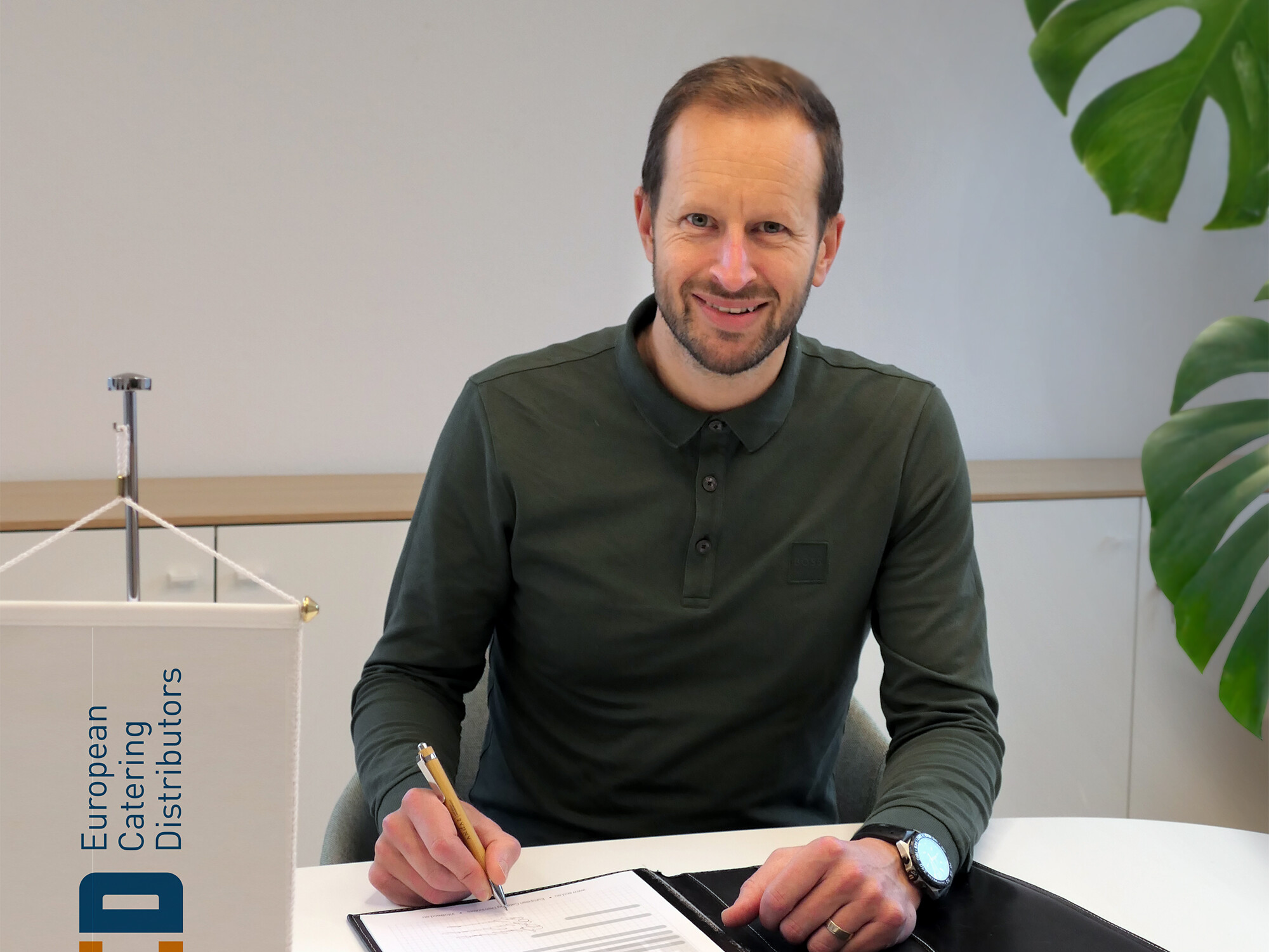 Seit dem 1. Januar 2026 verstärkt Gary Mullineux als zusätzlicher CEO die European Catering Distributors (ECD). Mit dem Servisa Magazin spricht er darüber, was ihn an der ECD besonders begeistert, wie er die Zusammenarbeit mit Mitgliedern und Lieferpartnern weiter stärken möchte und warum sein Leitsatz lautet: „Schütze, was wichtig ist, modernisiere alles andere.“