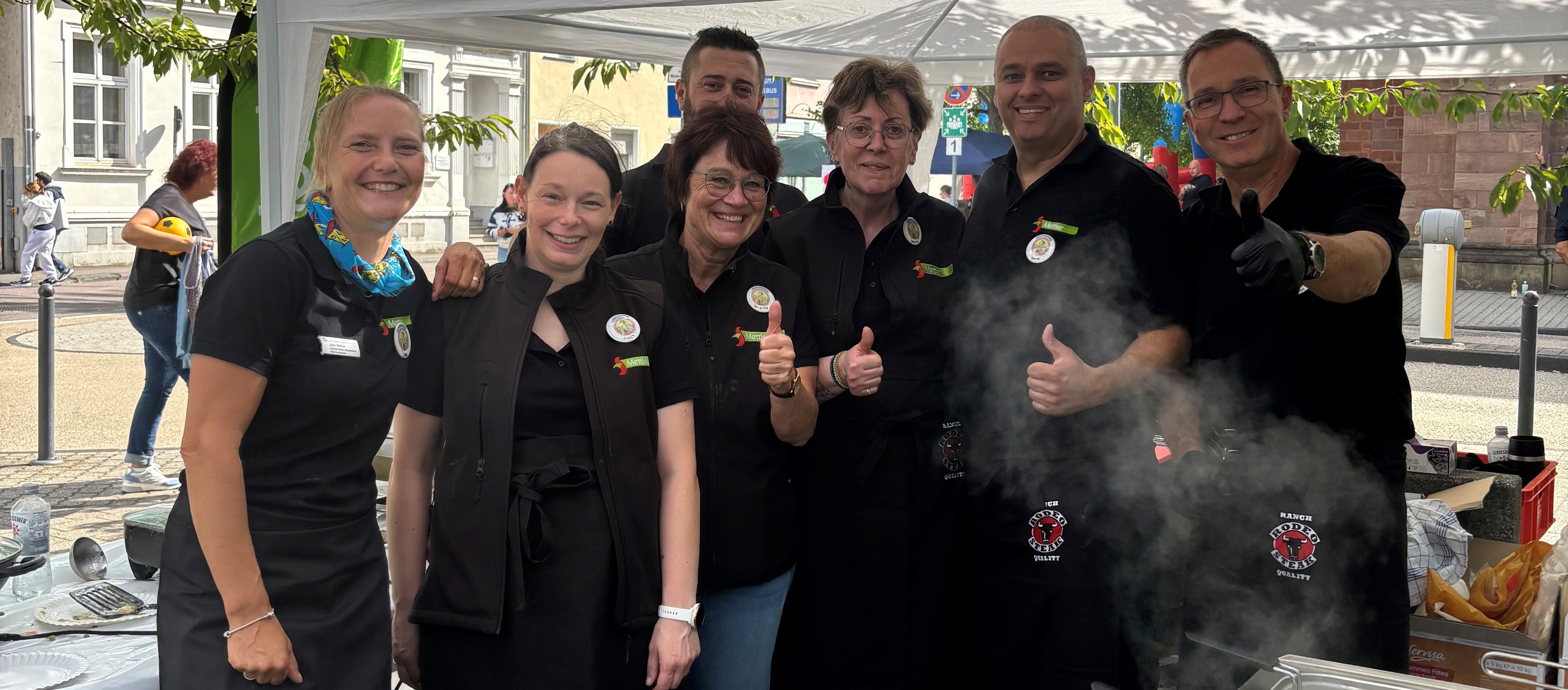 Mettler-Team an Kochstation zum 25-jährigen Jubiläum